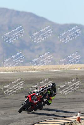 media/Oct-30-2025-Racers Edge (Thu) [[dabbdaf680]]/3-B Group/Session 2 (Bowl Exit)/